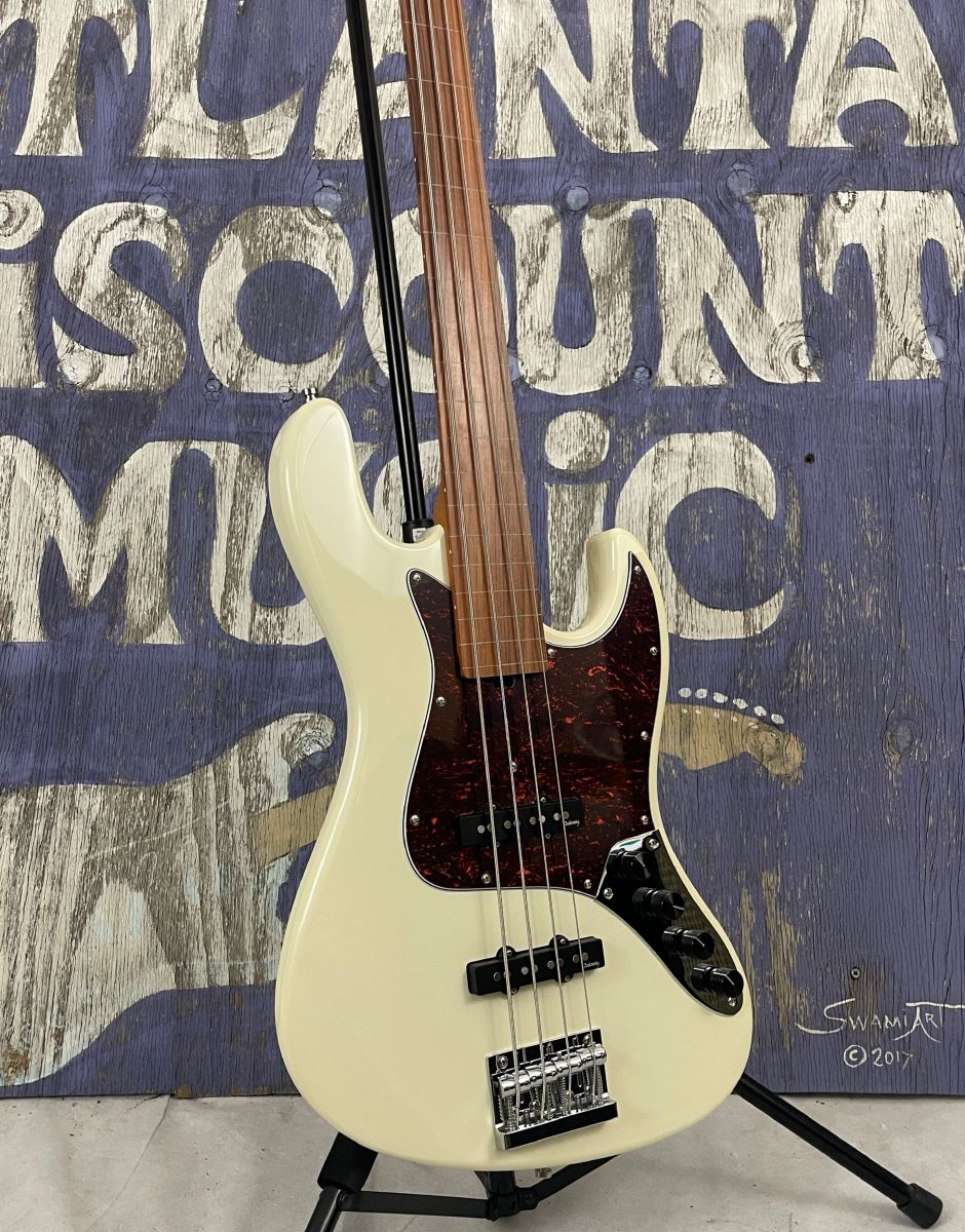Sadowsky MetroExpress Vintage JJ Fretless close up Sadowsky MetroExpress Vintage JJ Fretless close up