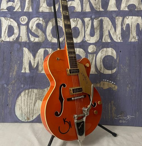Gretsch G6120DSW close up