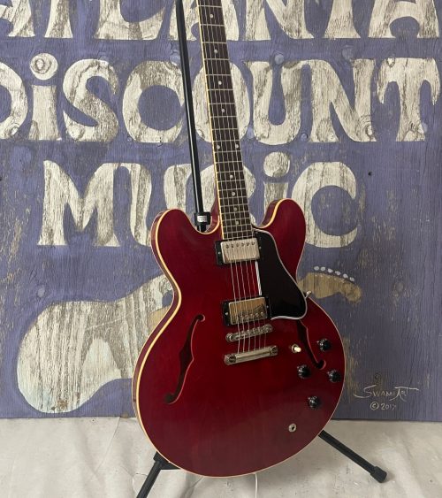 Gibson ES-335 '61 Reissue close up