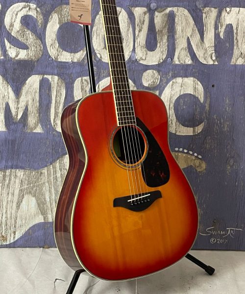 Yamaha FG830 close up